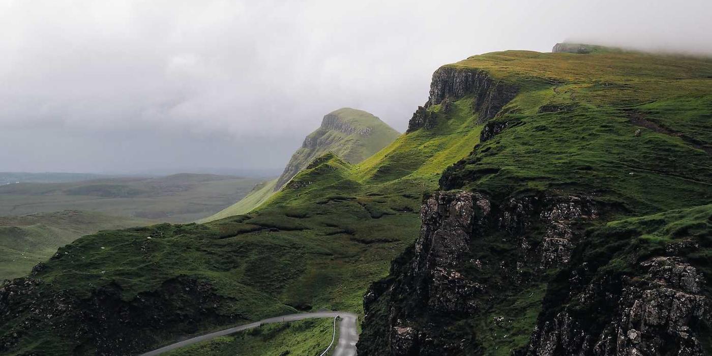 Finishing thread supply for garments manufacturing